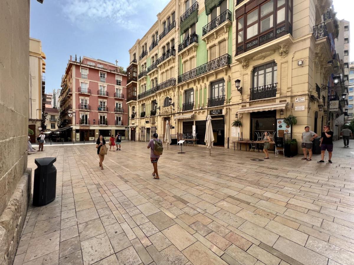 Cozy San Cristobal Apartment In Heart Of Alicante Buitenkant foto